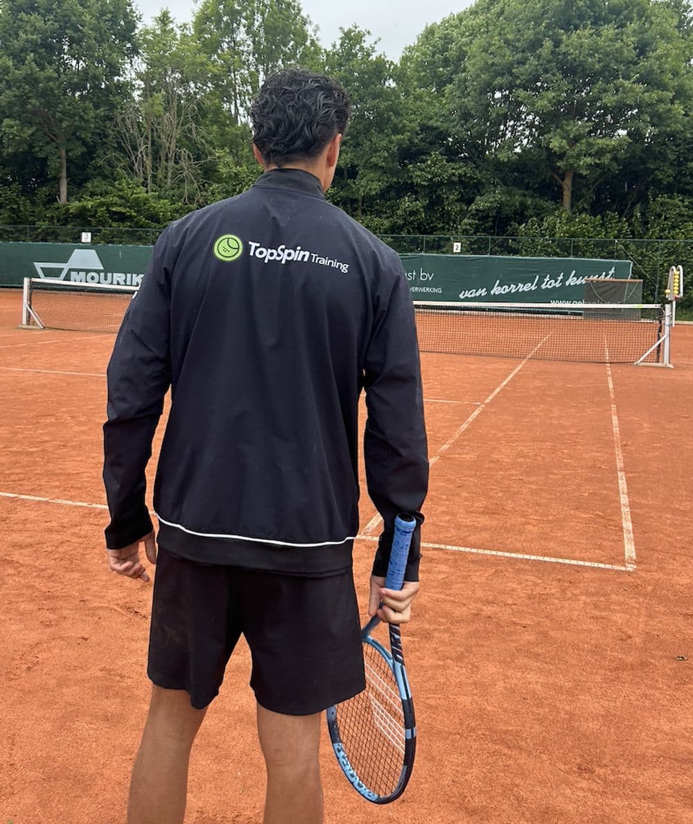 Wedstrijd op een tennisbaan van TopSpinPlaza